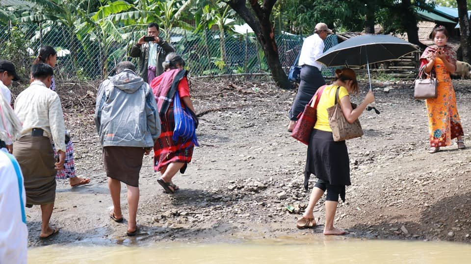 Meeting with Kyawtaw villagers (10)